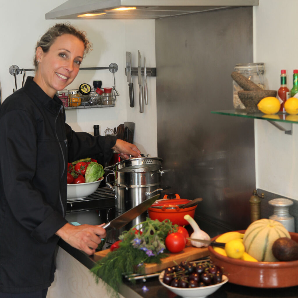 Krista kookt in de keuken